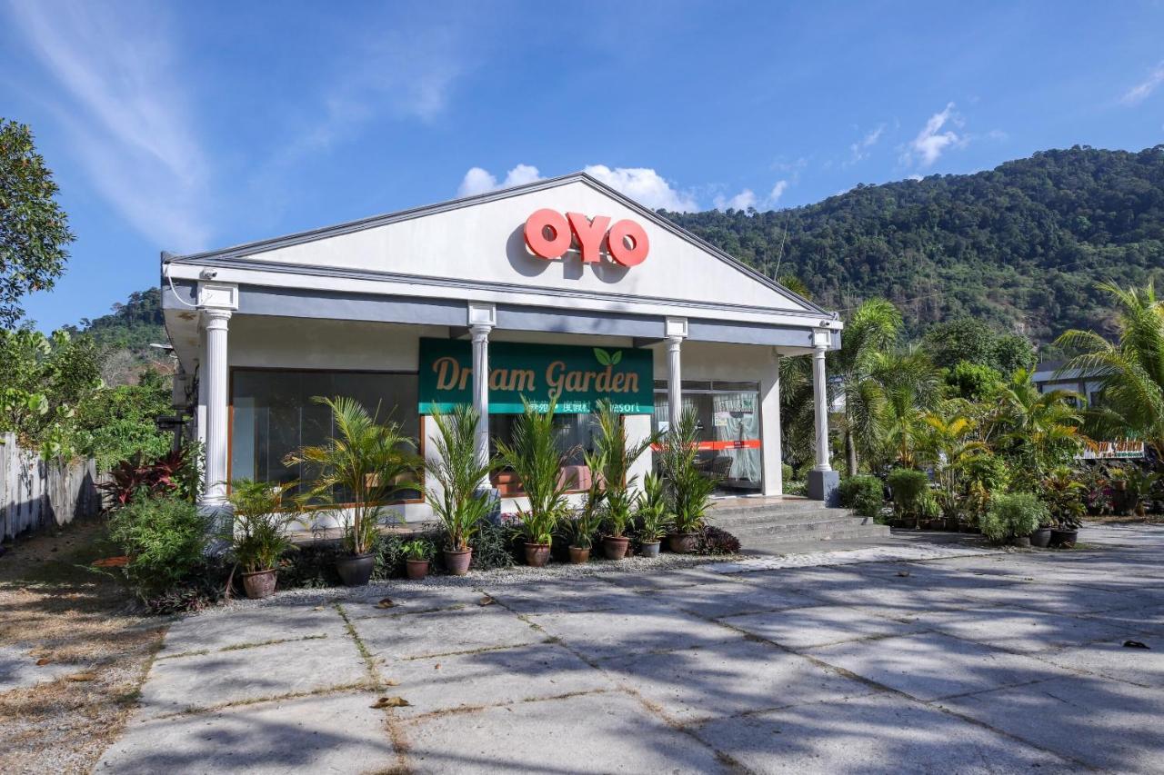 Oyo 89679 Dream Garden Resort Ayer Hangat Exterior foto
