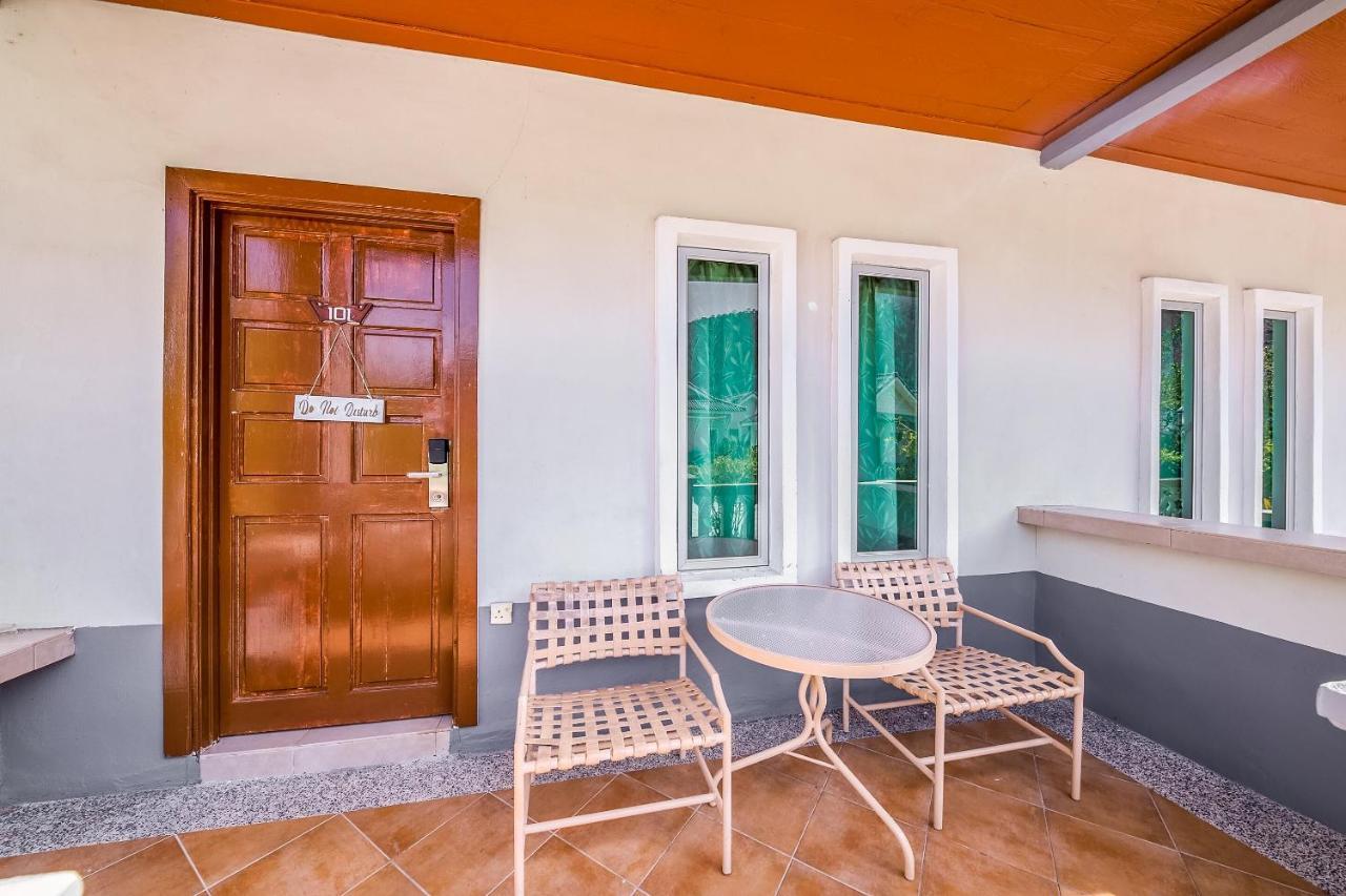 Oyo 89679 Dream Garden Resort Ayer Hangat Exterior foto