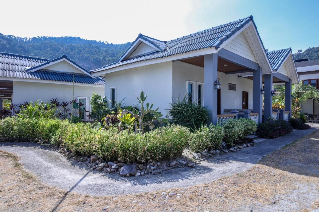 Oyo 89679 Dream Garden Resort Ayer Hangat Exterior foto