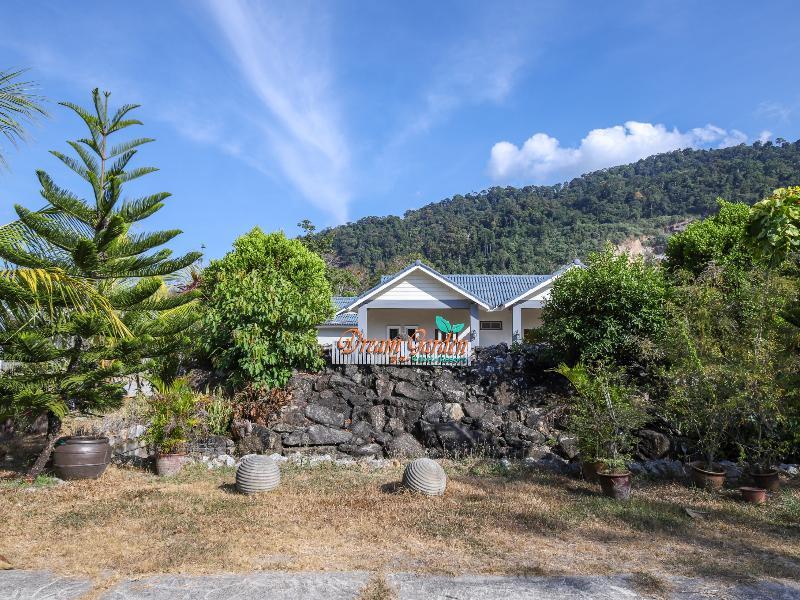 Oyo 89679 Dream Garden Resort Ayer Hangat Exterior foto